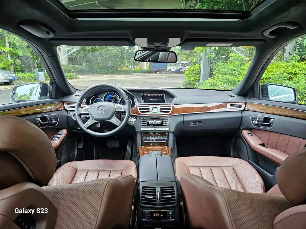 Mercedes-Benz E-Class — миниатюра 11