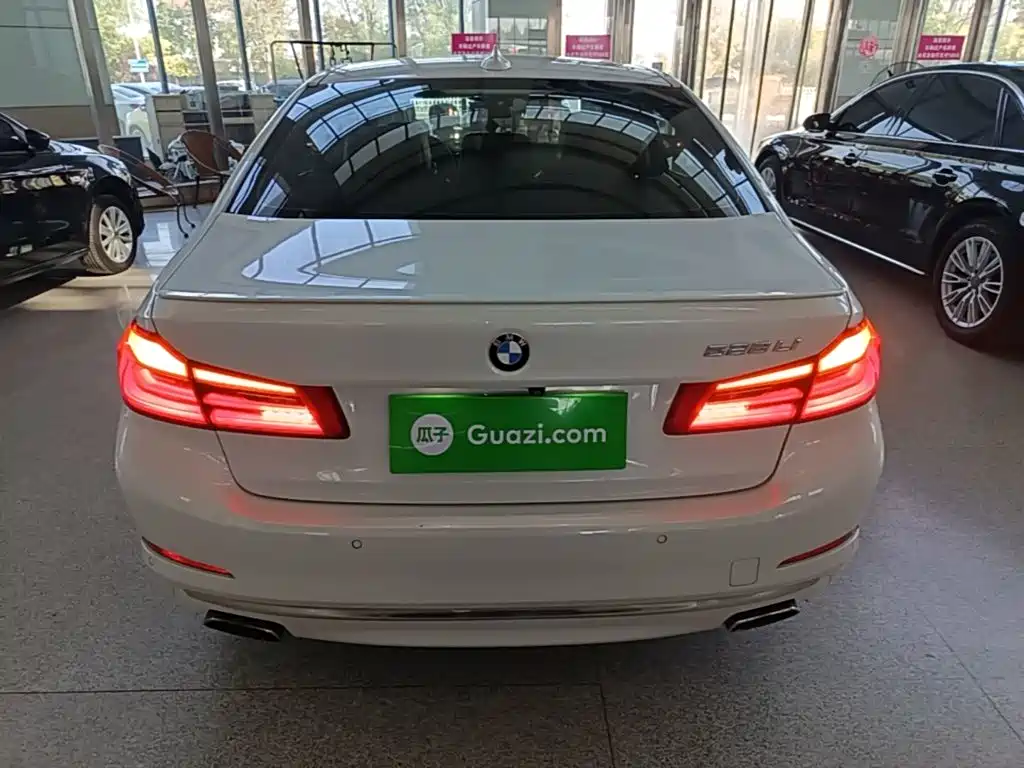 BMW 5 Series — миниатюра 6