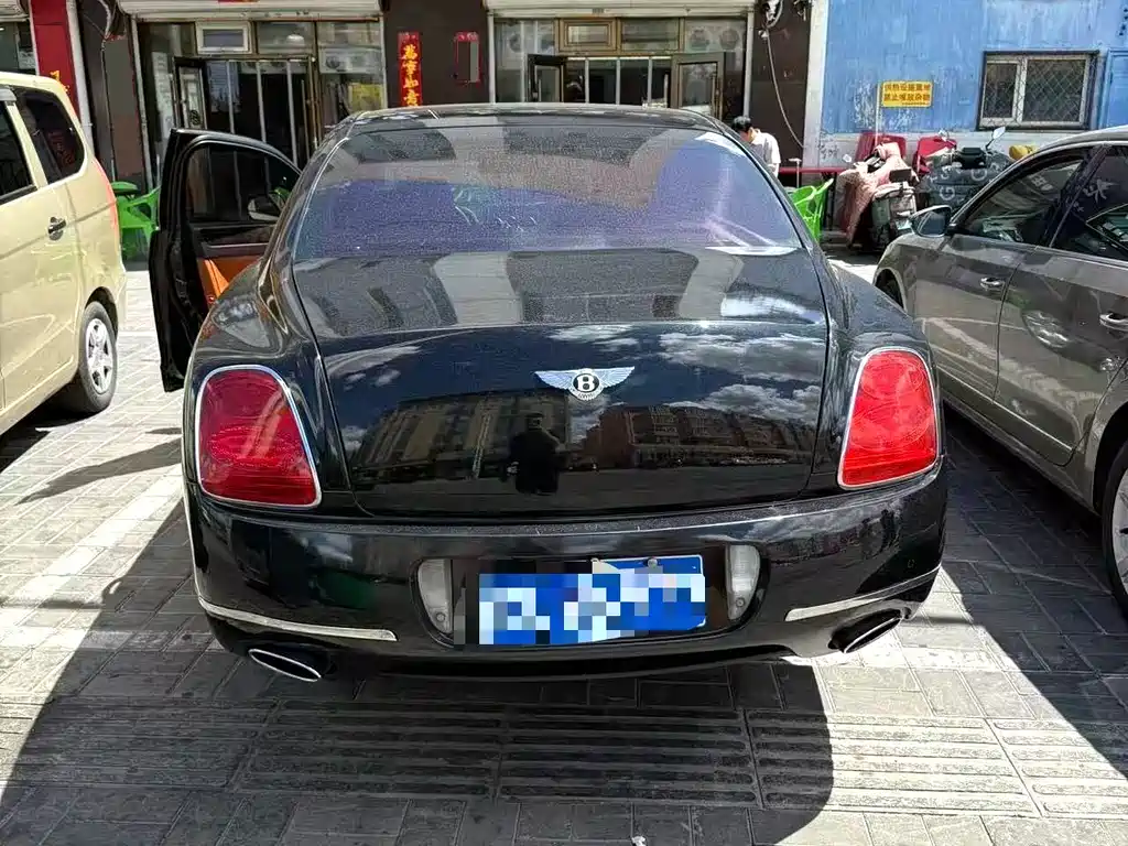 Bentley Flying Spur 2010 6.0T мест