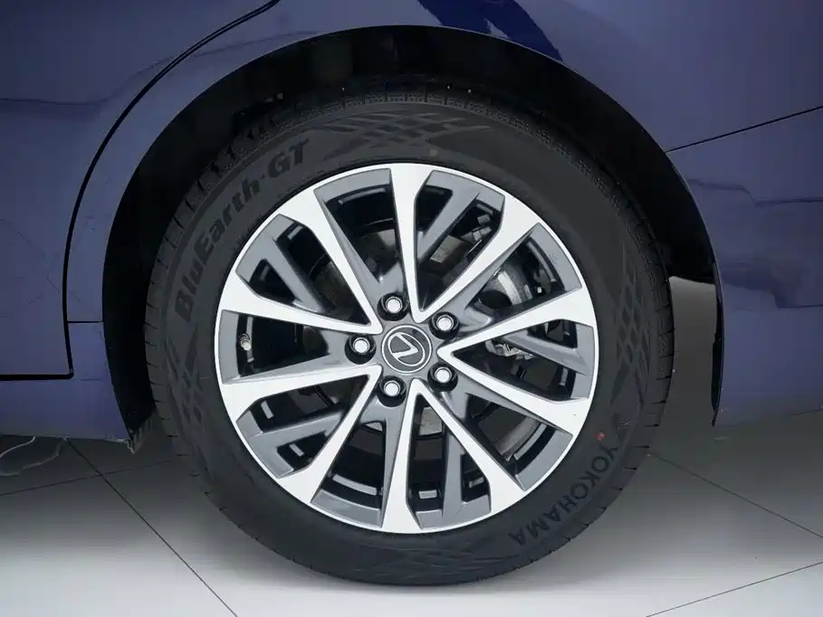 Lexus ES — миниатюра 21