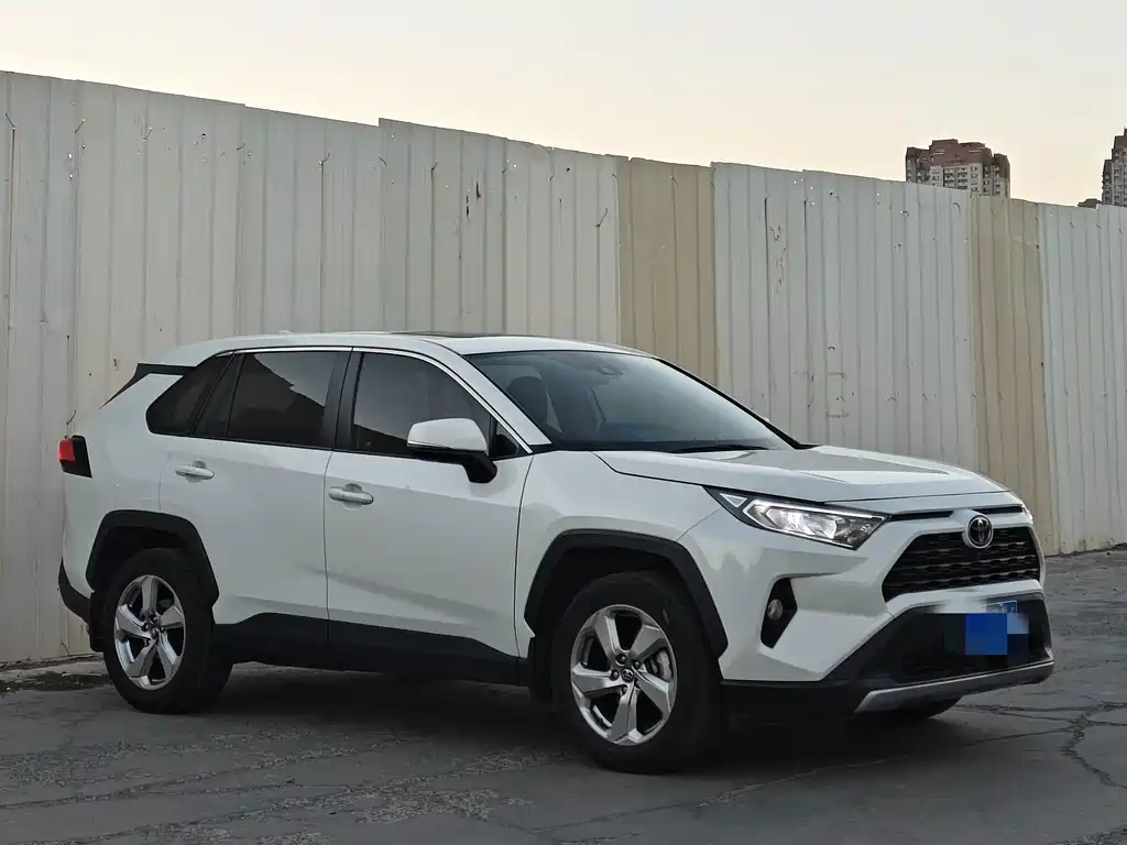 Toyota RAV4 — миниатюра 2