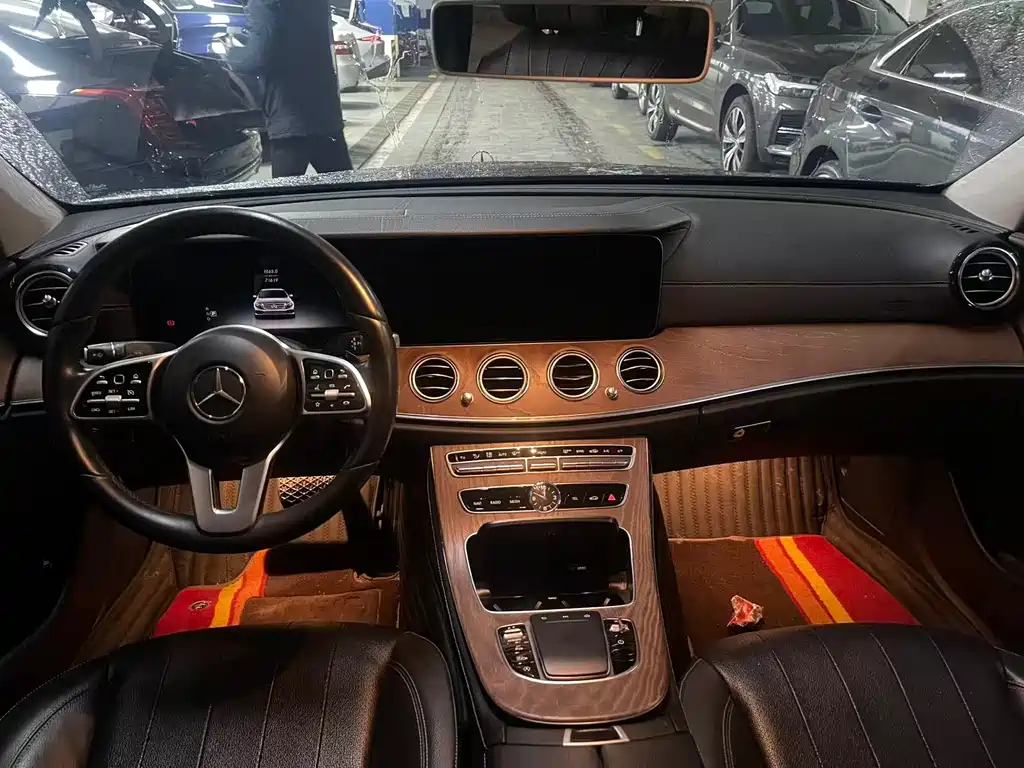 MERCEDES-BENZ E CLASS