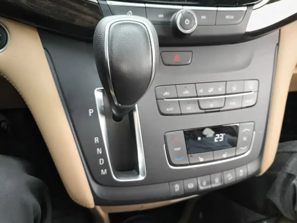 Buick GL8 — миниатюра 10