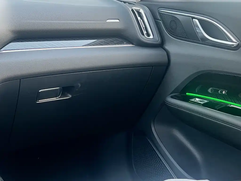 Hongqi Hongqi HS3 PHEV — миниатюра 14