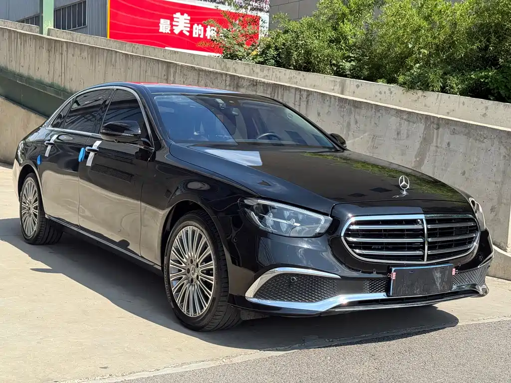 Mercedes-Benz E-Class — миниатюра 3