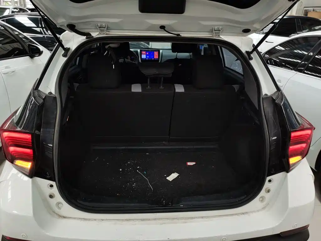Toyota Yaris L — миниатюра 15