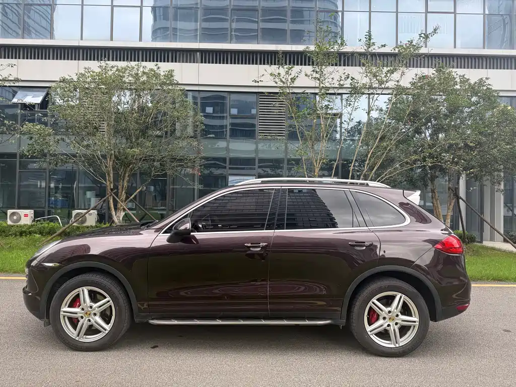 Porsche Cayenne — миниатюра 7