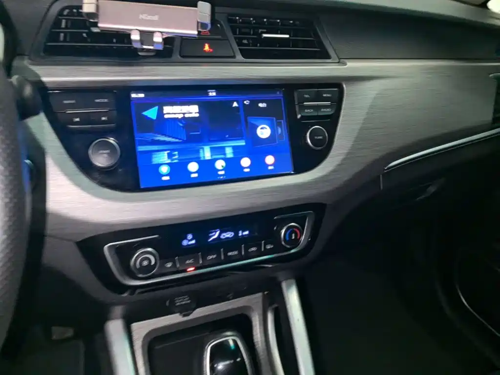 Geely Vision X3 — миниатюра 13