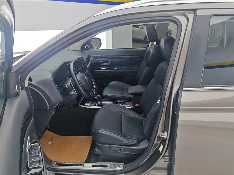 Mitsubishi Outlander 2019 2.4L 5 мест VI