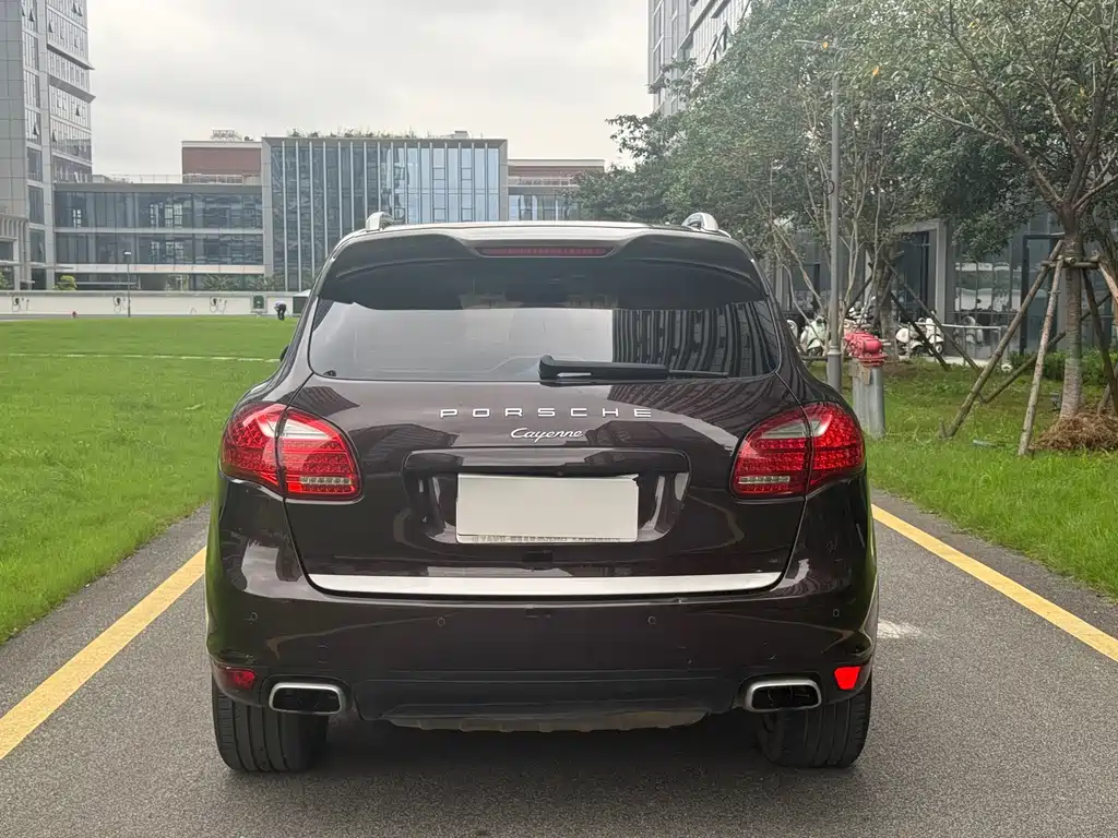 Porsche Cayenne — миниатюра 5