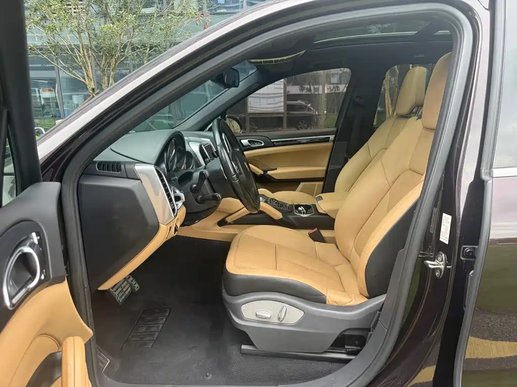Porsche Cayenne — миниатюра 8