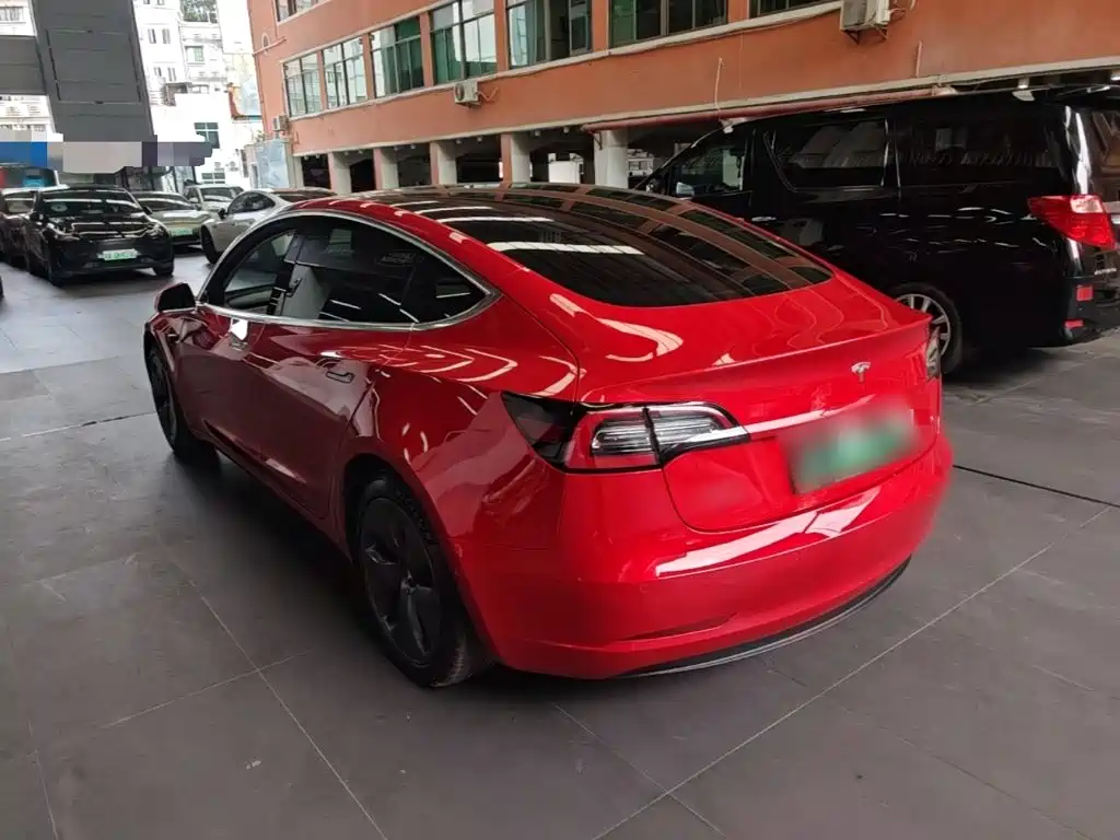 Tesla Model 3 — миниатюра 5