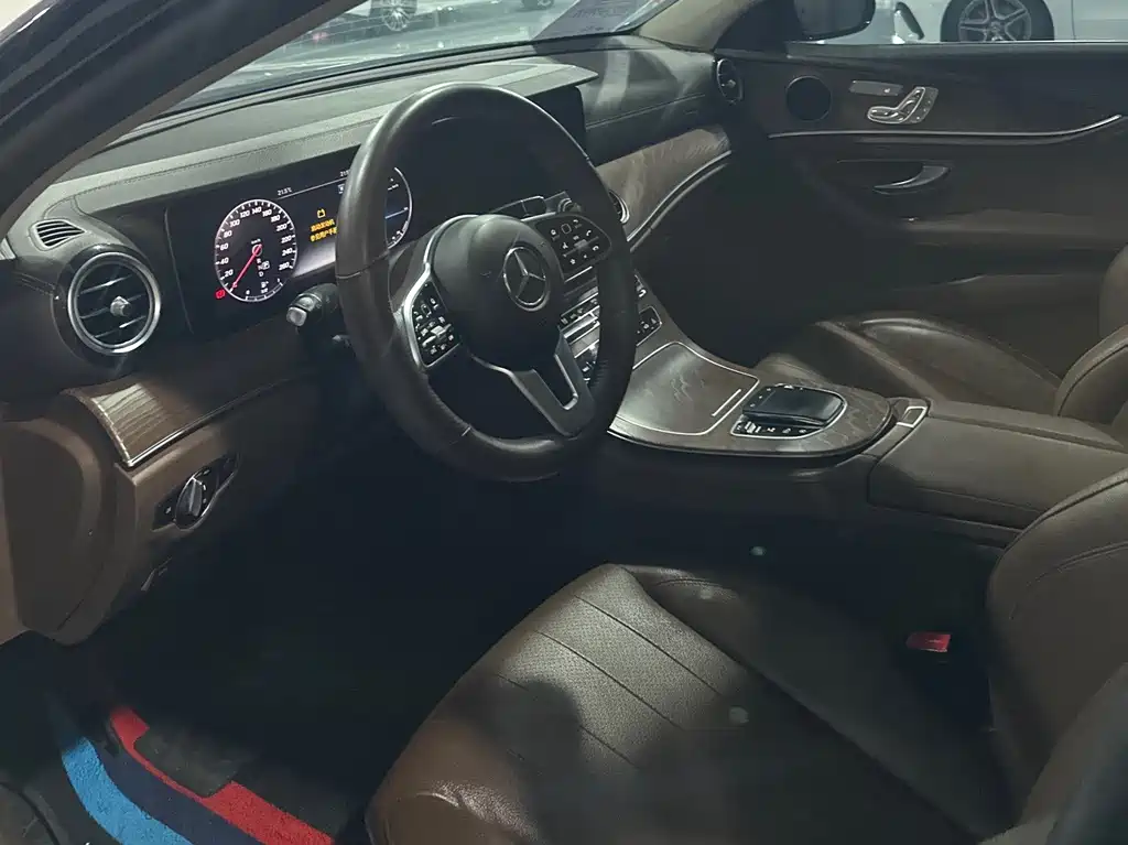 Mercedes-Benz E-Class — миниатюра 5