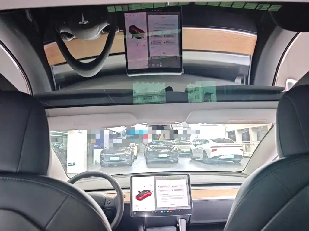 Tesla Model 3 — миниатюра 18