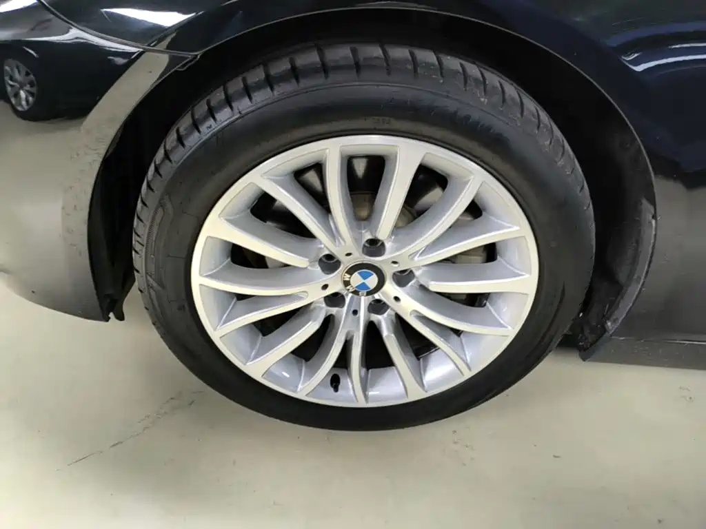 BMW 5 Series — миниатюра 23