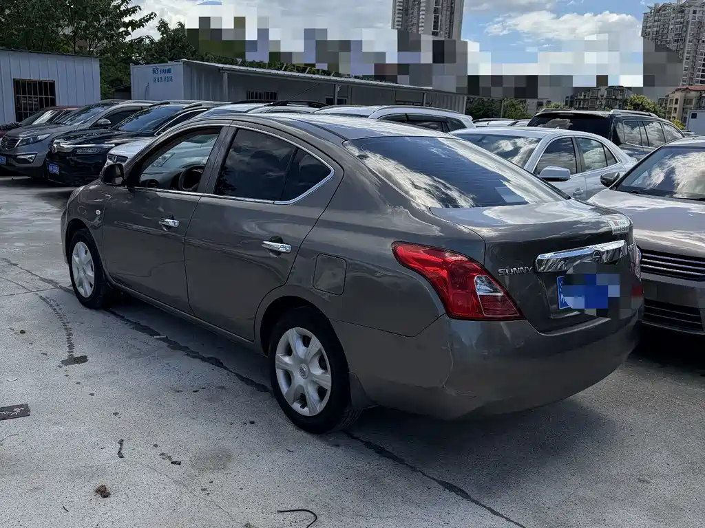Nissan Sunny — миниатюра 5