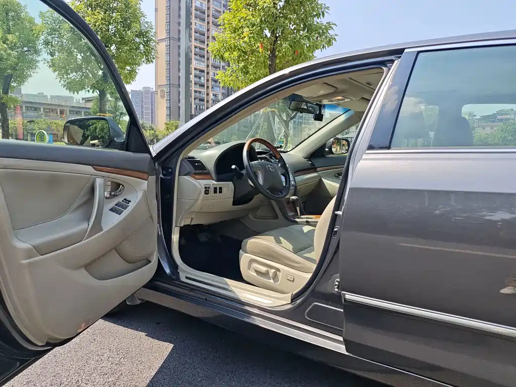 Toyota Camry — миниатюра 4