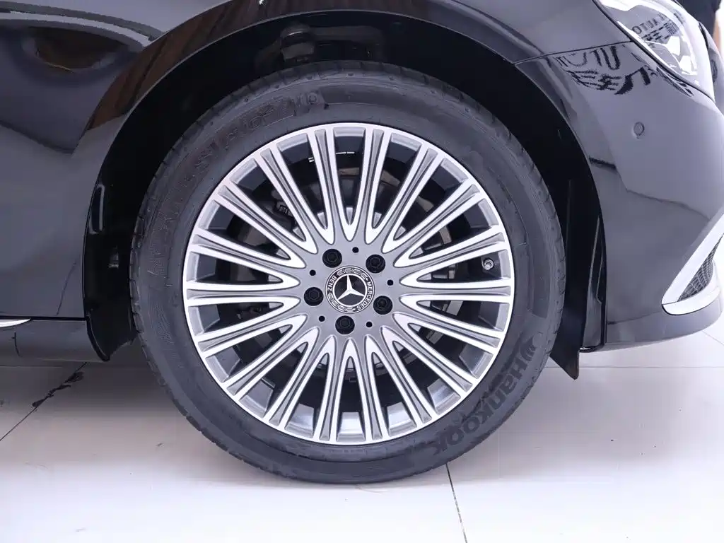 Mercedes-Benz E-Class — миниатюра 6