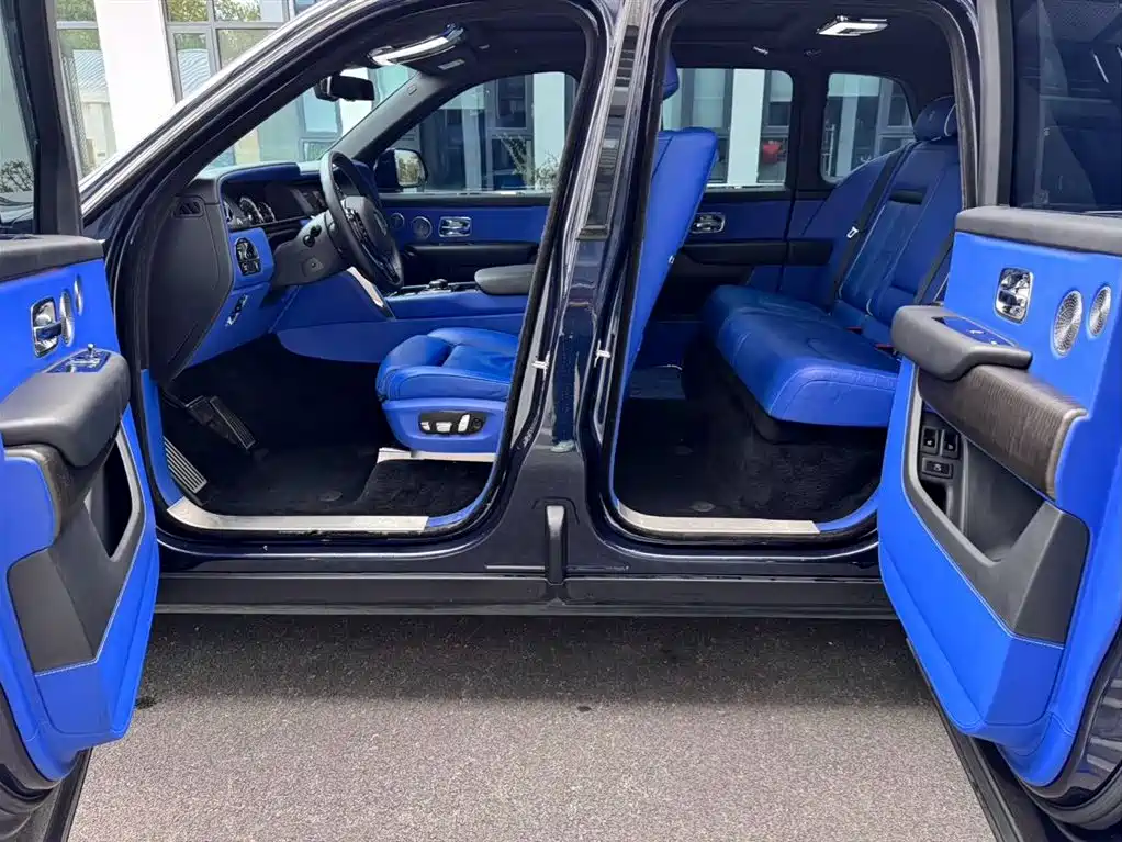 Rolls-Royce Cullinan 2018 мест