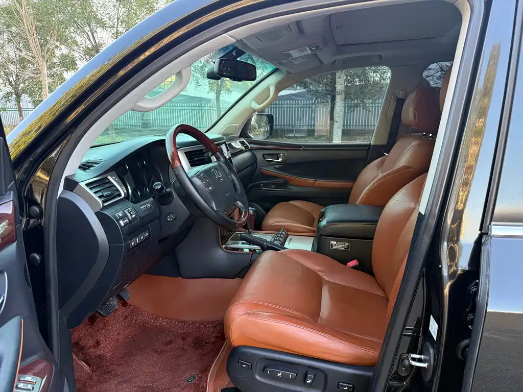 Lexus LX — миниатюра 4