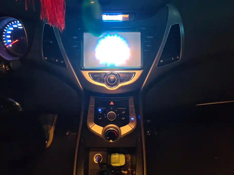 Hyundai Elantra Langdong — миниатюра 13