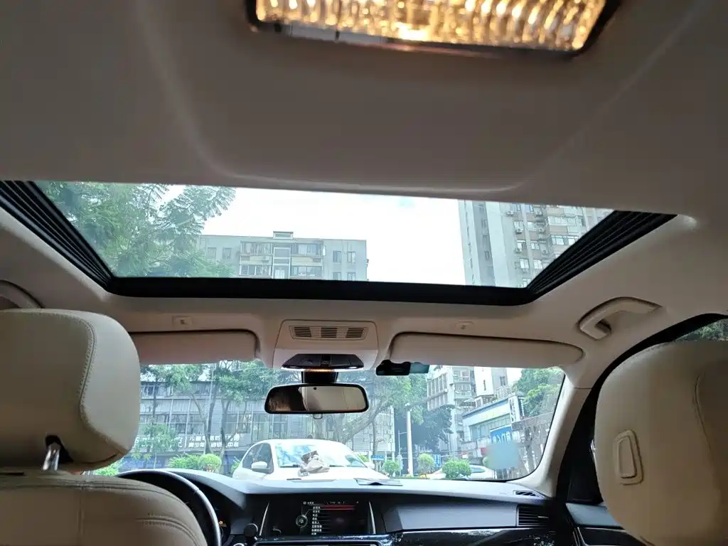 BMW 5 Series — миниатюра 9