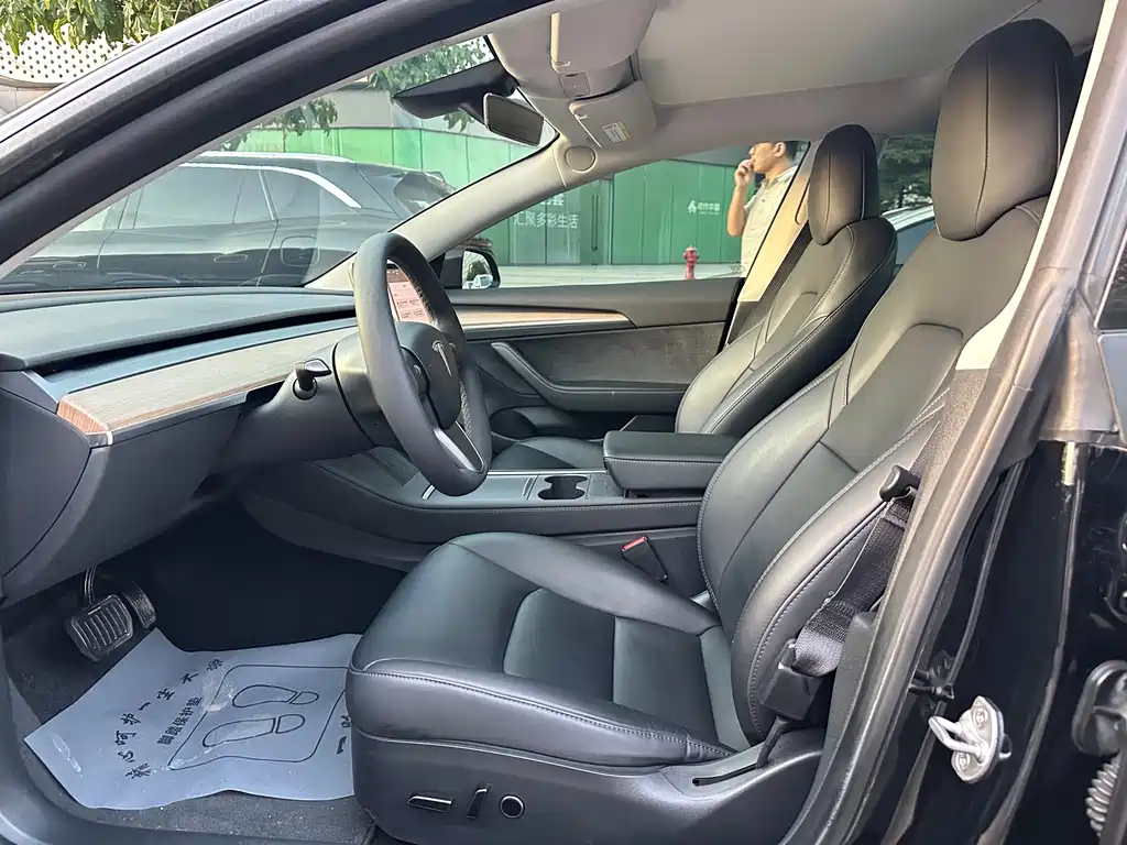Tesla Model 3 — миниатюра 5