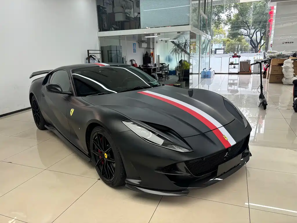 FERRARI 812