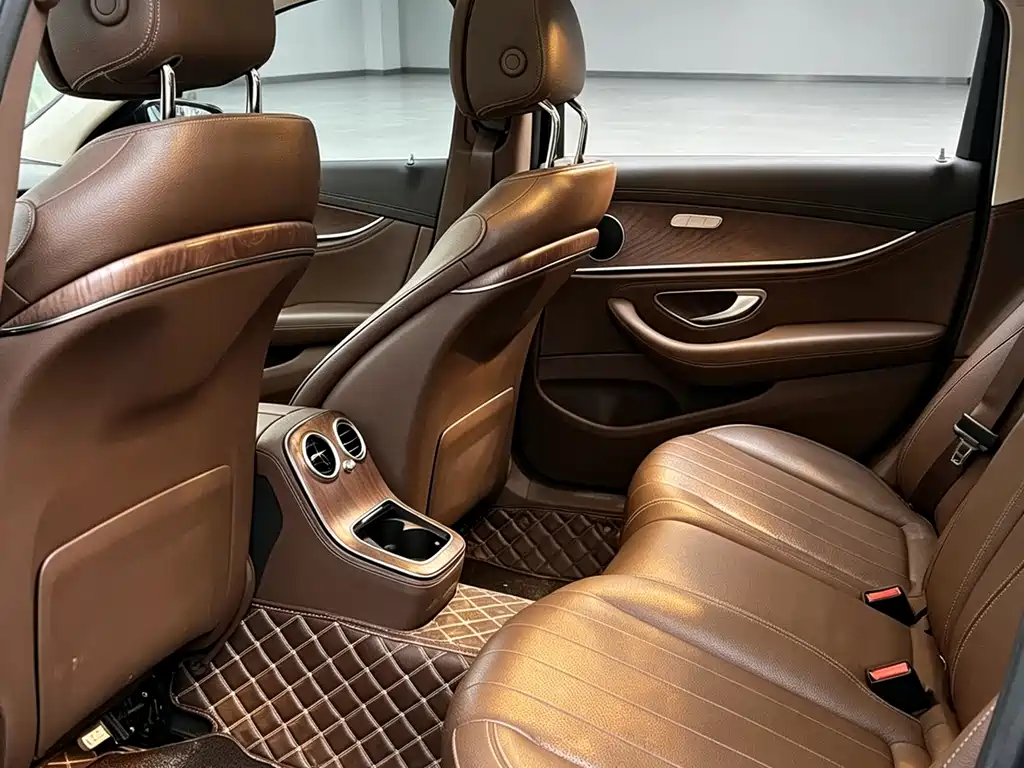 Mercedes-Benz E-Class 2022 — фото 17