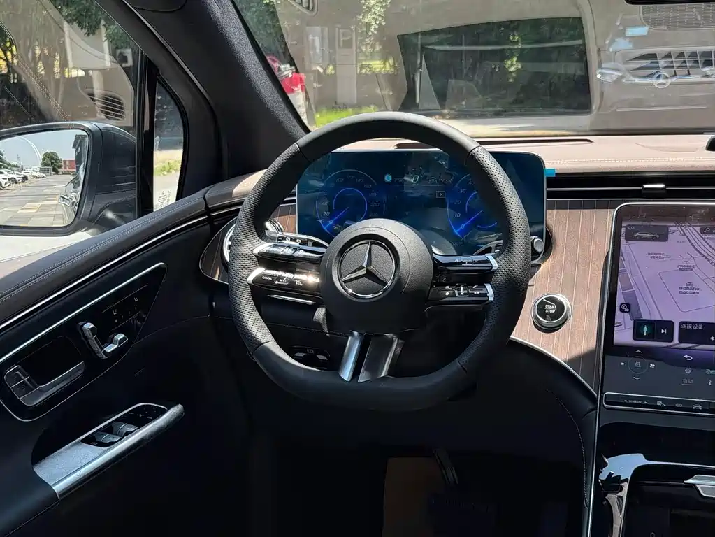 Mercedes-Benz EQE SUV — миниатюра 13