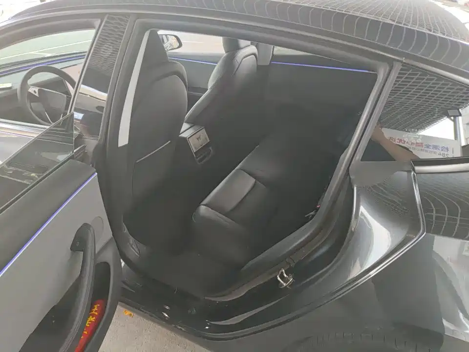 Tesla Model 3 — миниатюра 6