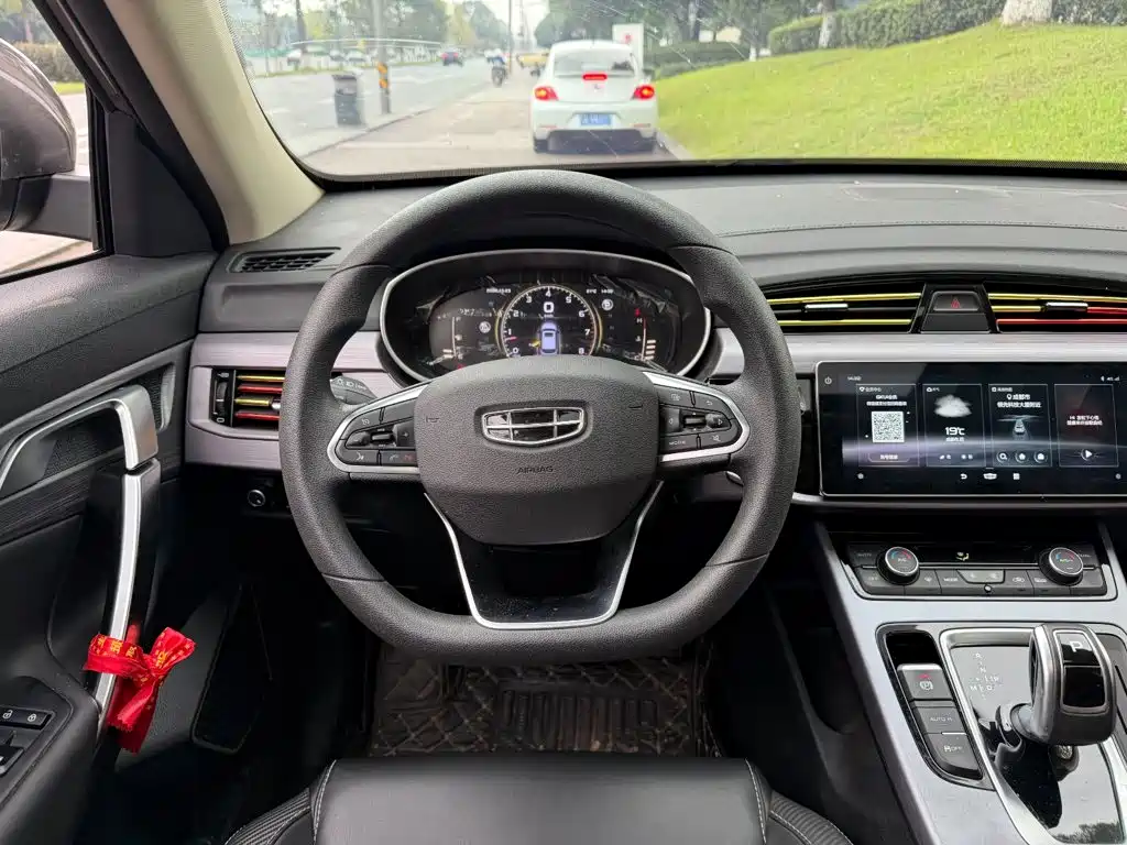 Geely Atlas 2021 — фото 14