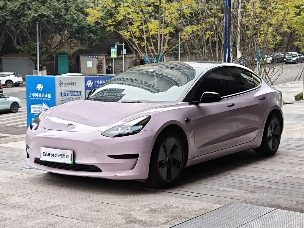 TESLA MODEL 3