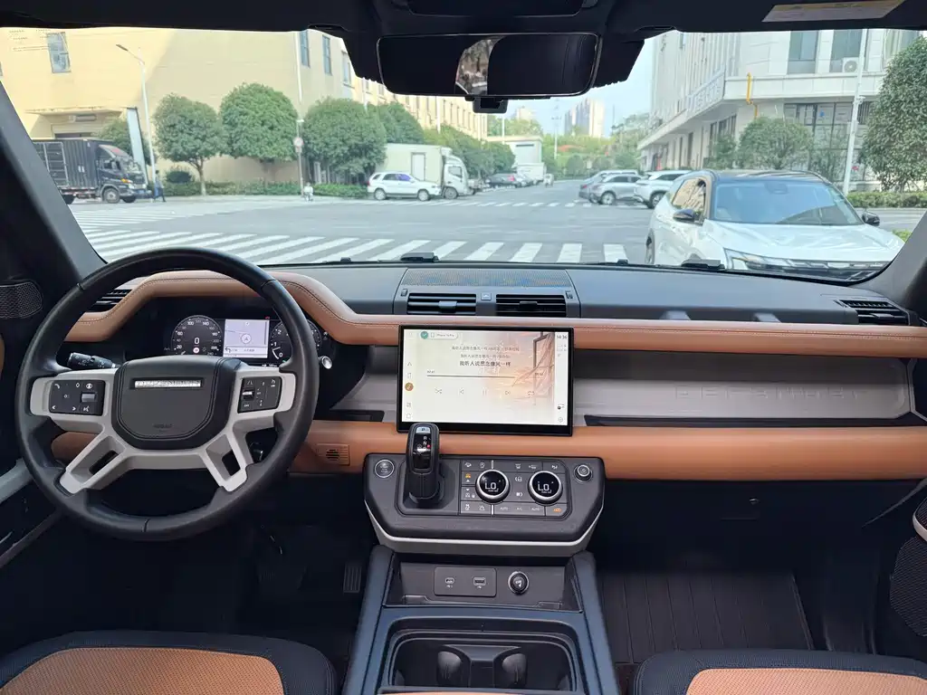 Land Rover Defender 2024 — фото 14