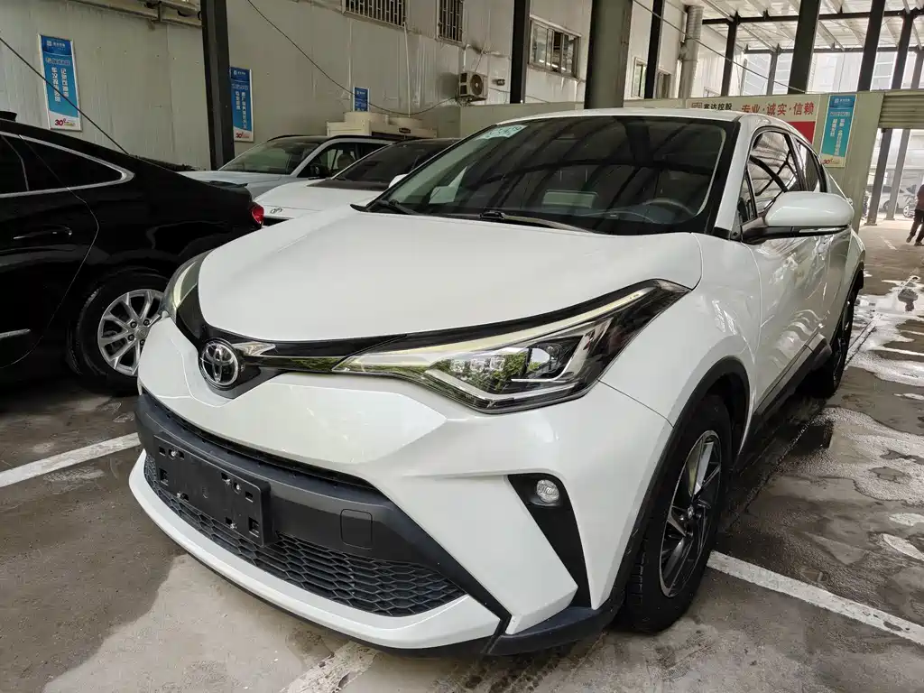 Купить Toyota IZOA