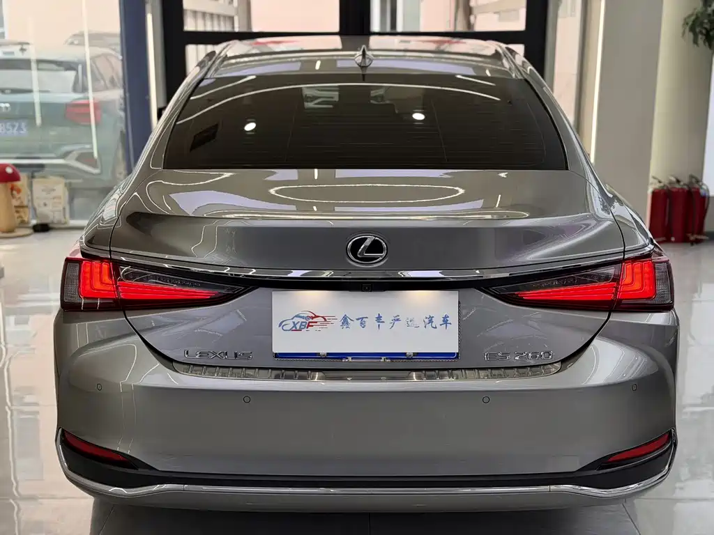 Lexus ES — миниатюра 9