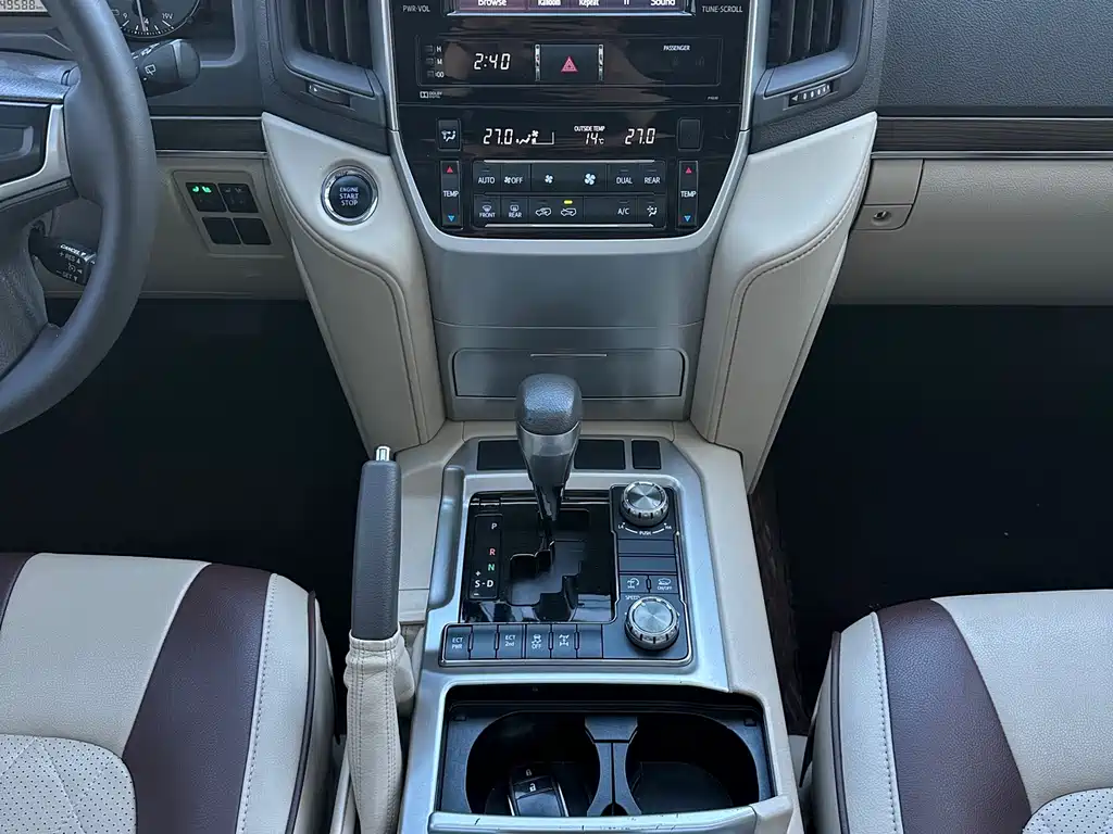 Toyota Land Cruiser - фото 9