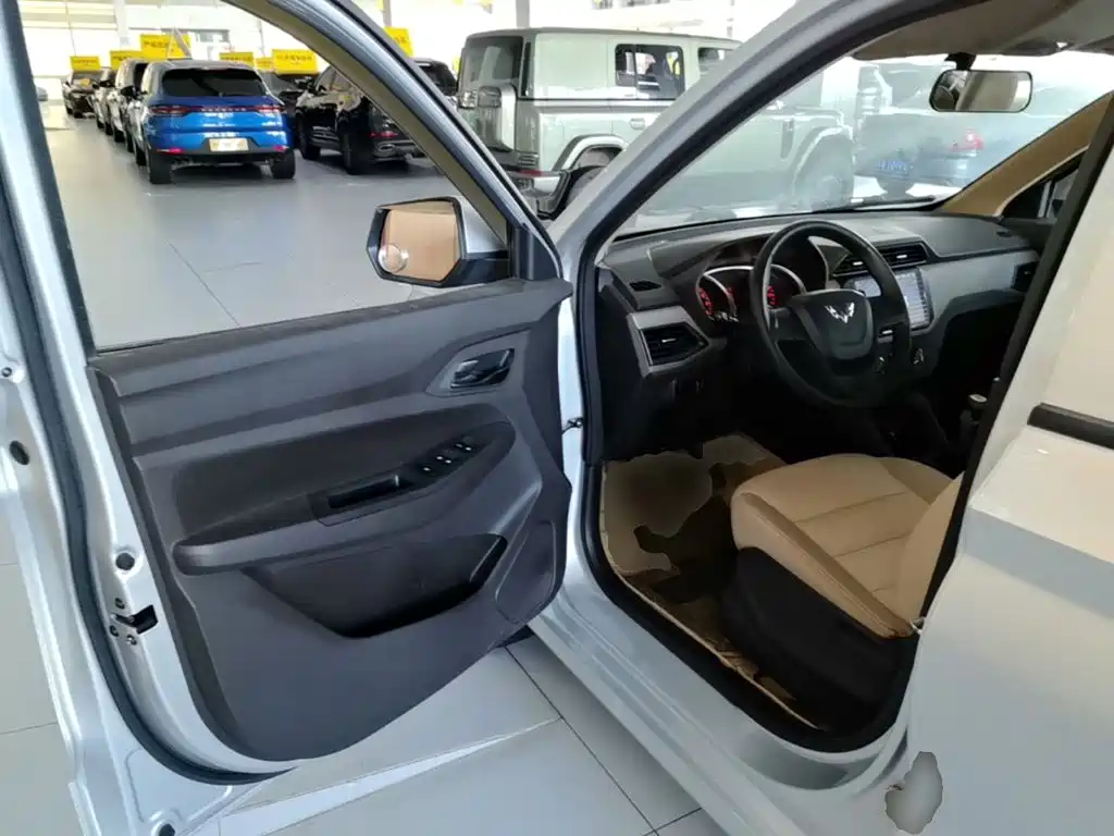 Wuling Hongguang — миниатюра 16