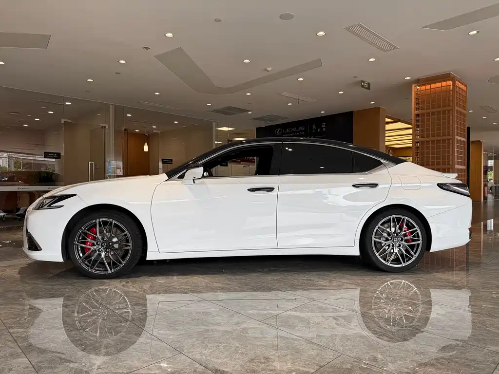 Lexus ES 2025 300h Premium