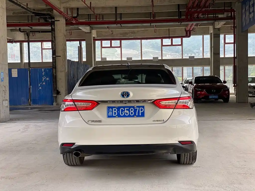Toyota Camry — миниатюра 5