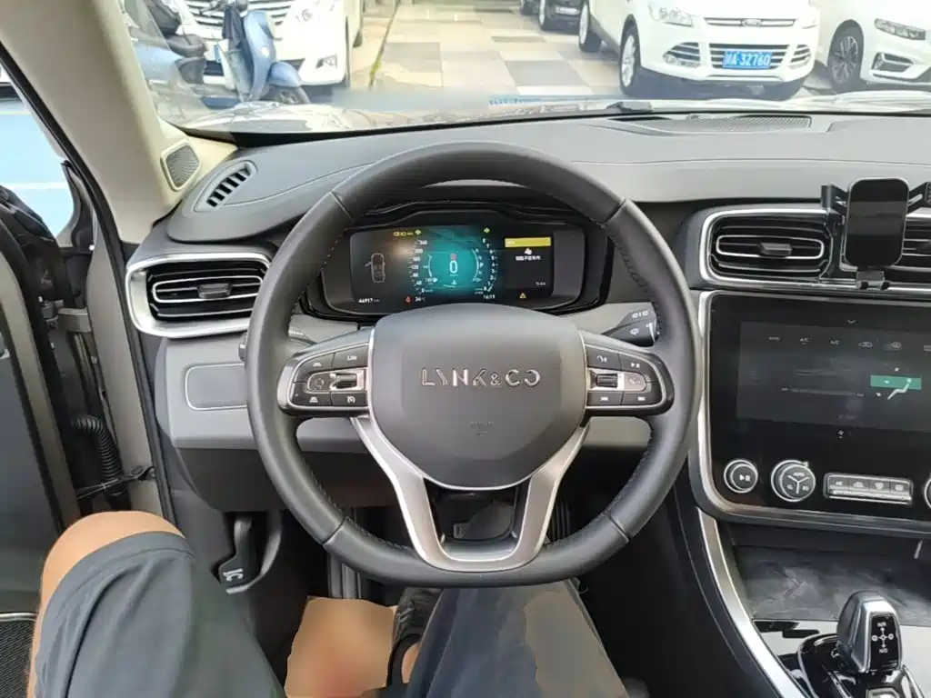 Lynk & Co 01 — миниатюра 11