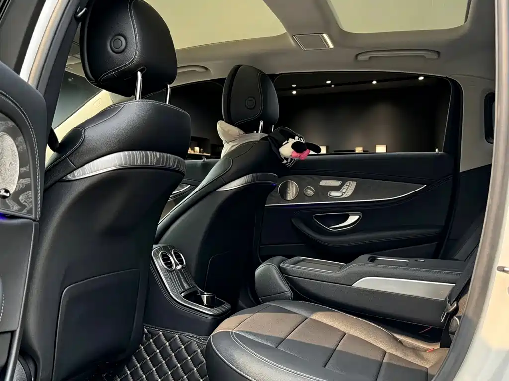 Mercedes-Benz E-Class — миниатюра 8