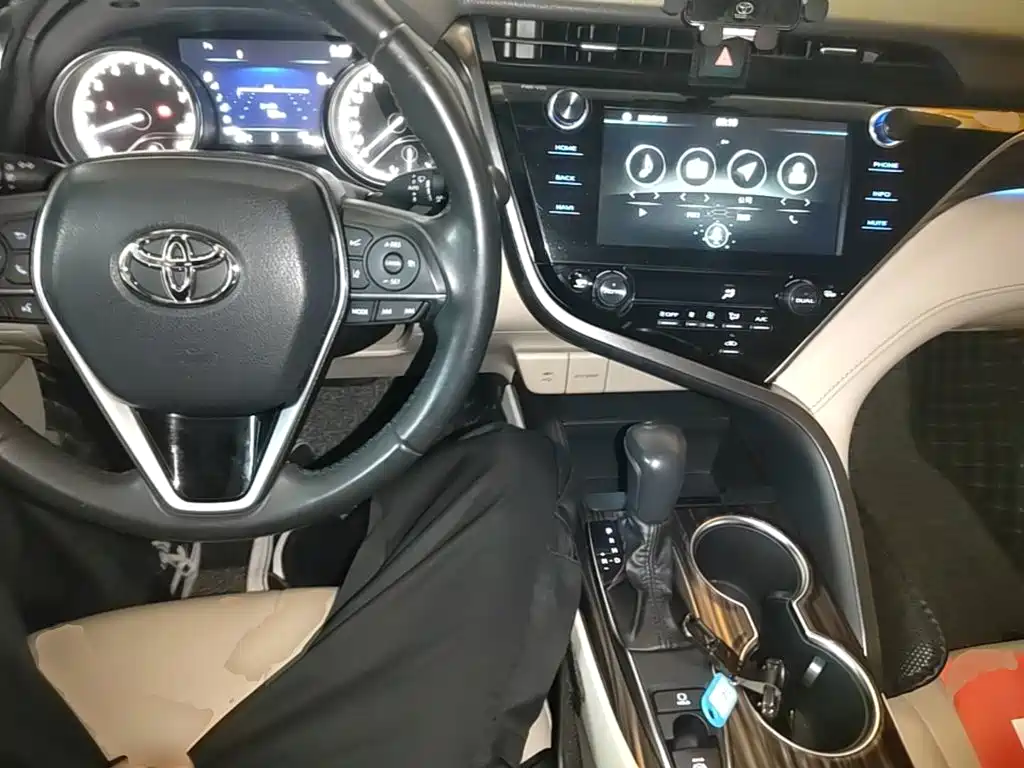 Toyota Camry — миниатюра 10