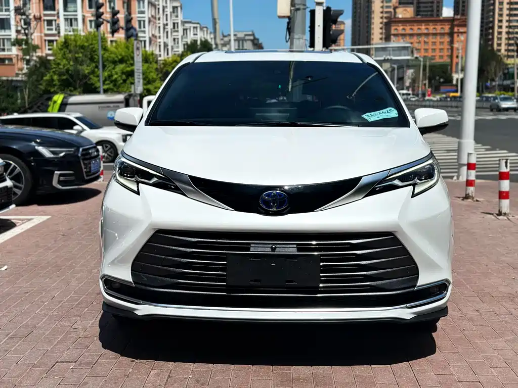 Toyota Sienna 2023 2.5L Luxury