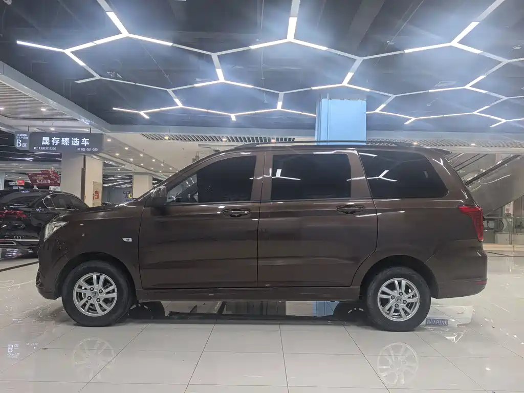 Wuling Hongguang — миниатюра 3