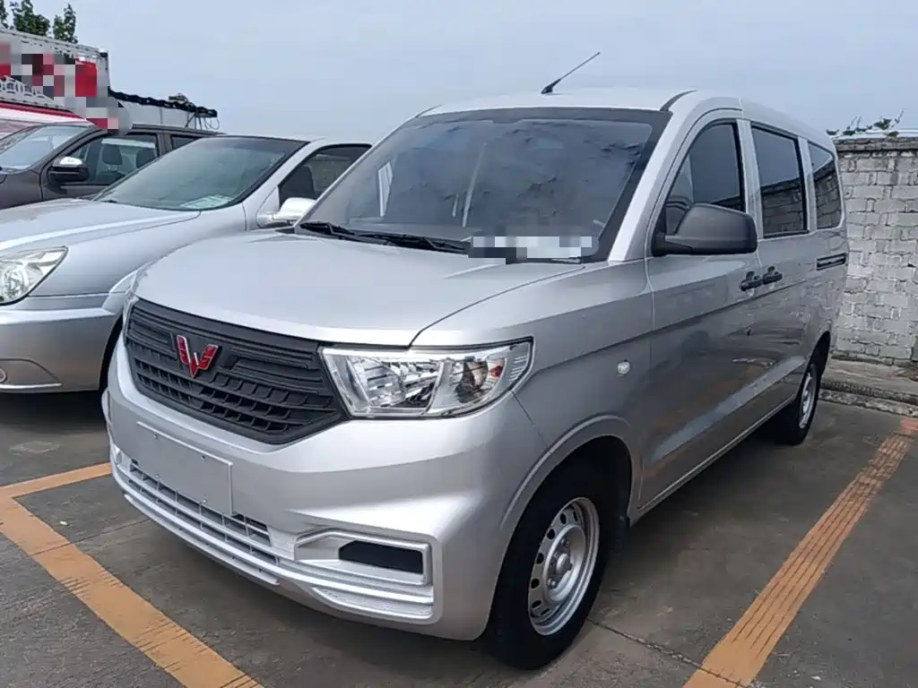 Wuling Hongguang V — миниатюра 2
