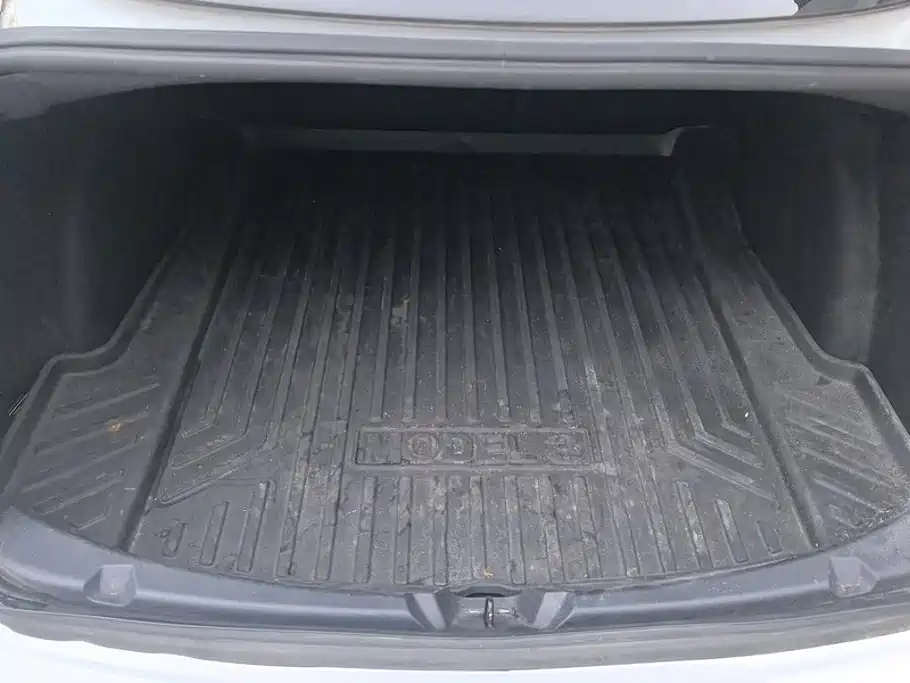 Tesla Model 3 — миниатюра 4