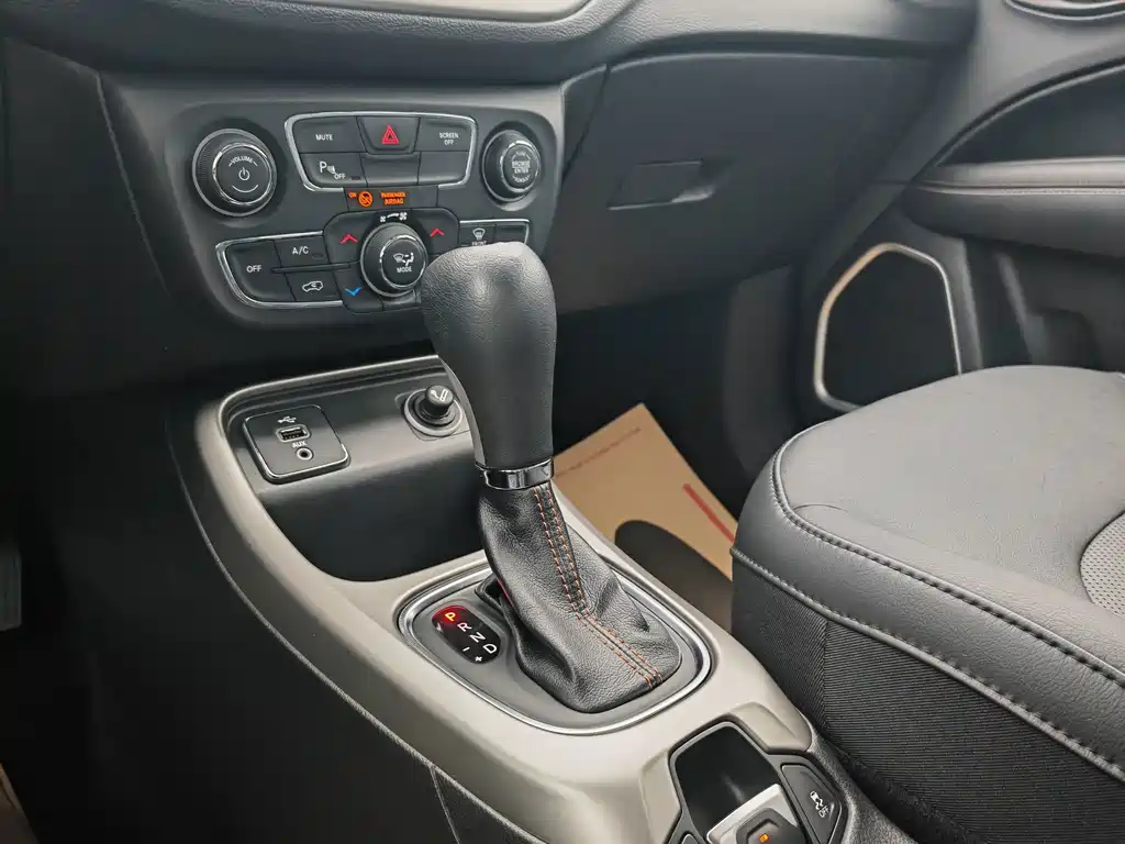Jeep Compass — миниатюра 10