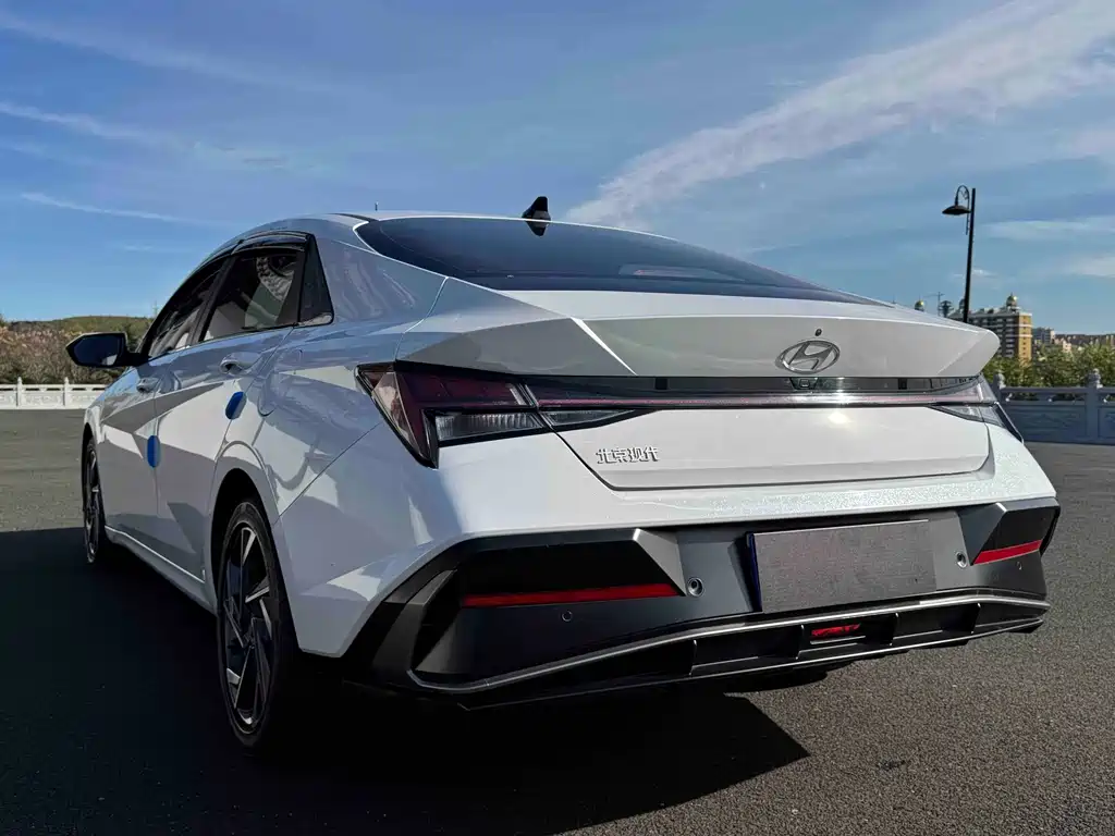 Hyundai Elantra — миниатюра 4