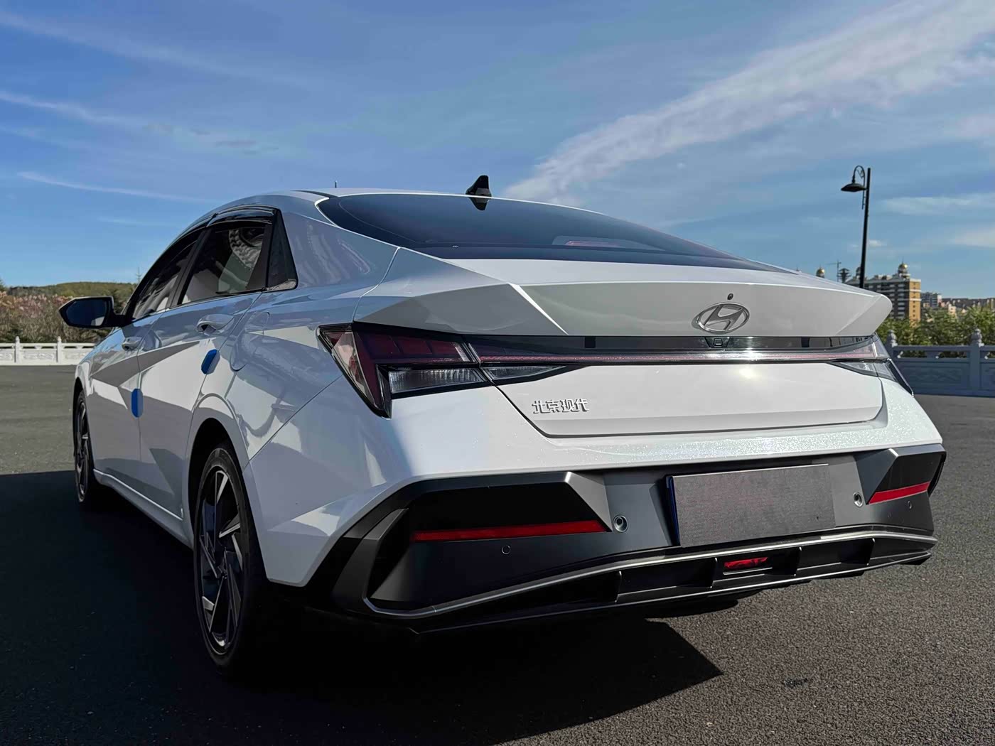 Hyundai Elantra 1.5 л 2023 г. Белый, пробег 34000 км